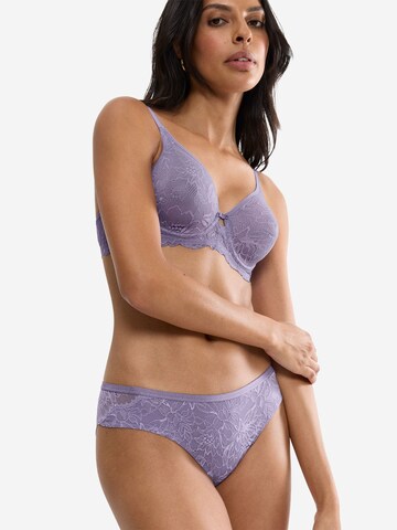TRIUMPH Brasilslip ' Red Label Amourette Charm ' in Lila: Vorderseite
