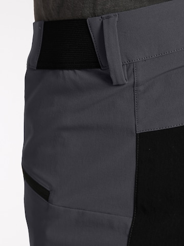 Coupe slim Pantalon outdoor Haglöfs en gris