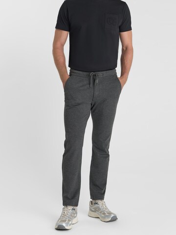 Le Temps Des Cerises Tapered Broek 'MALO ' in Grijs: voorkant