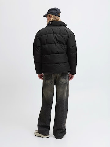 Geacă de iarnă 'JJMAZE' de la JACK & JONES pe negru