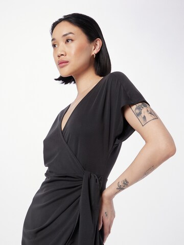 Monki Kleid in Schwarz