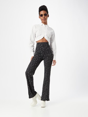 Evazați Pantaloni de la Trendyol pe negru