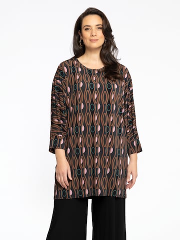 Yoek Tunic in Brown: front