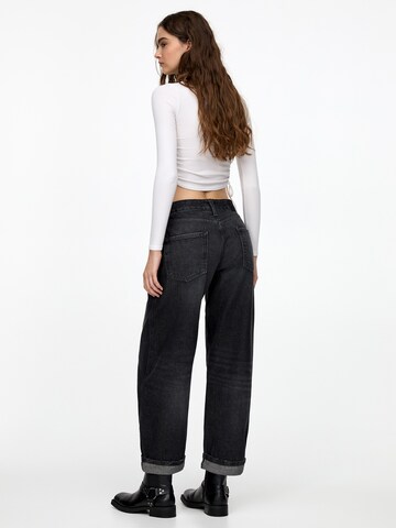 Pull&Bear Lużny krój Jeansy w kolorze czarny