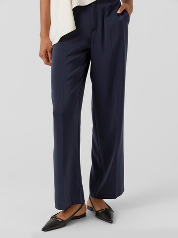 VERO MODA Loose fit Trousers with creases 'AYOEMINTE' in Blue