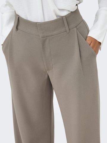 JDY - regular Pantalón plisado 'JDYGEGGO' en marrón