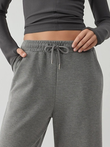 Wide Leg Pantalon de sport 'Jogginghose' Hiccup en gris