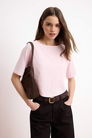 Tricou de la Trendyol pe roz: față