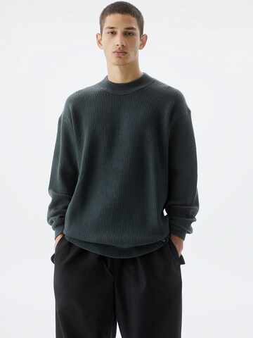 Pull&Bear Sweater in Green: front