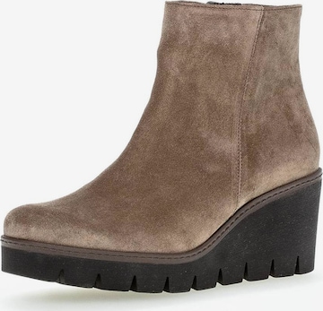 Pius Gabor Boots in Brown: front