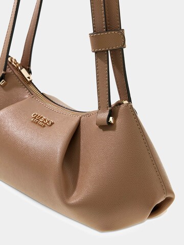 GUESS Schultertasche 'Amorette' in Beige