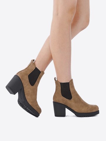Dream Pairs Boots in Beige