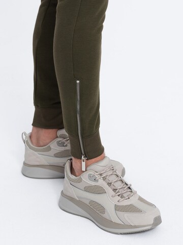 Effilé Pantalon 'PASK-22FW-004' Ombre en vert