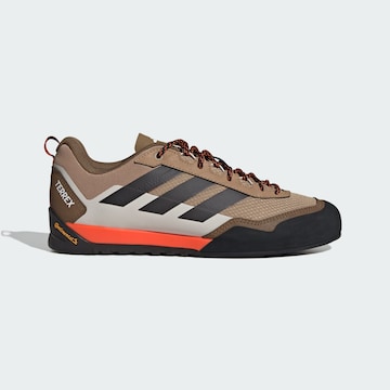 Chaussure basse 'Skychaser Solo 3' ADIDAS TERREX en marron