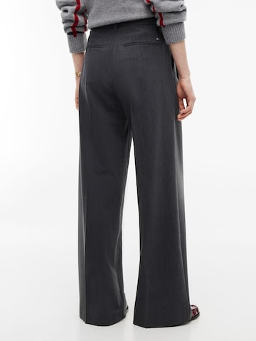 TOMMY HILFIGER Wide leg Pleat-Front Pants in Grey
