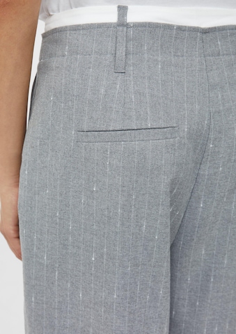 Regular Pantalon COMMA en gris