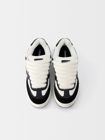 Bershka Sneaker in Schwarz