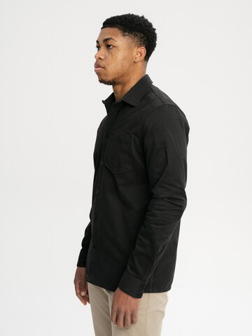 MELA - Regular Fit Camisa 'Ashutosh' em preto