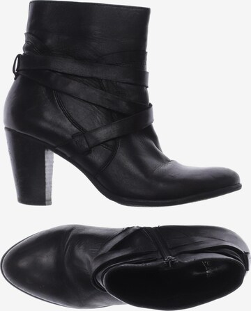 SPM Dress Boots in 39 in Black: front