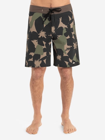 Boardshorts 'Highline Arch 19' QUIKSILVER en vert : devant