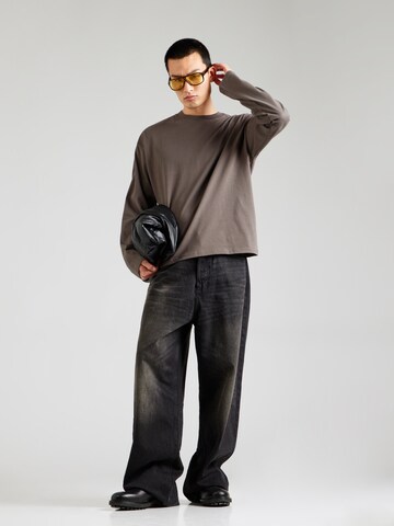Maglietta di WEEKDAY in grigio