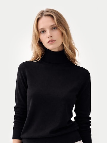 Pull-over 'Women's Timeless Cashmere Turtleneck Sweater' GOBI Cashmere en noir : devant