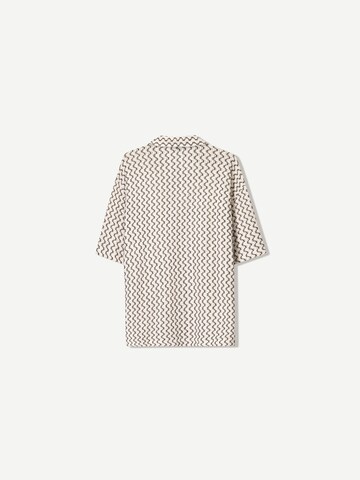Bershka Comfort fit Button Up Shirt in Beige
