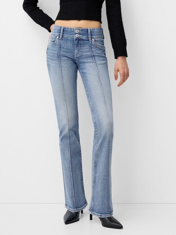 Bootcut Jeans de la Bershka pe albastru: față