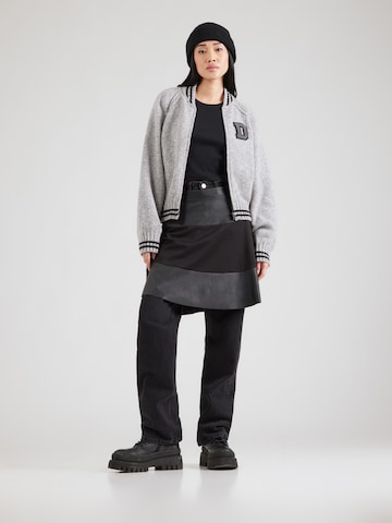 ABOUT YOU Hame 'Reyna' värissä musta