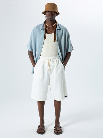 Loosefit Pantaloni 'Harker Heights' di VAMOS CLO in bianco