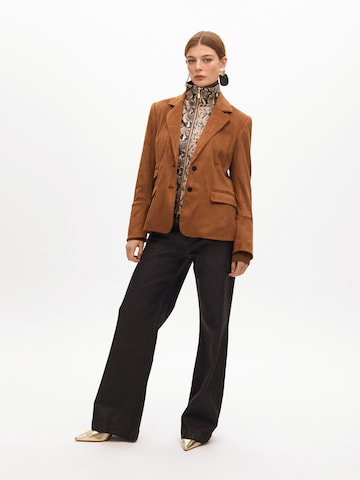 Lola Casademunt Blazers in Bruin