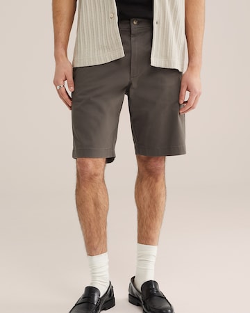 WE Fashion Свободный крой Брюки-чинос в Серый: спереди