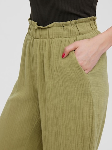 VERO MODA Zvonové kalhoty Kalhoty 'Natali' – zelená