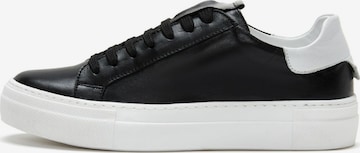 Sneaker bassa di Derimod in nero: frontale