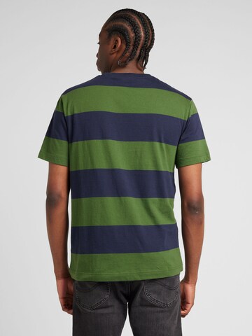 Tricou de la GANT pe verde