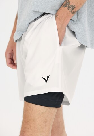Virtus Regular 2-in-1-Shorts 'Zayne V2' in Weiß