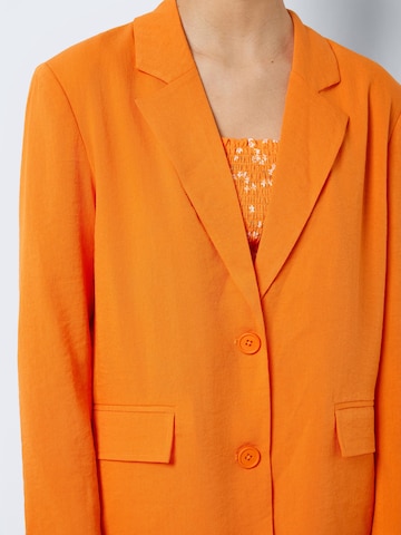 Noisy may Blazers 'Laura' in Oranje