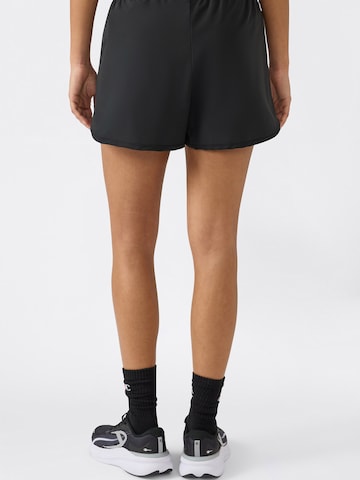 Champion Authentic Athletic Apparel Regular Workout Pants in Black