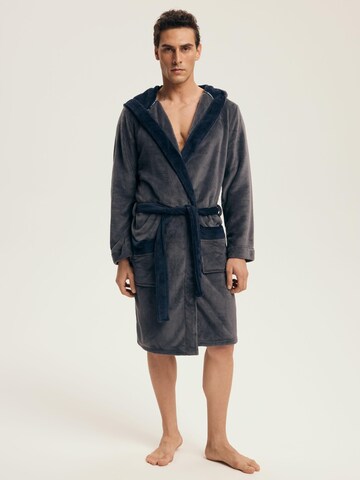 Henderson Short Bathrobe 'Natch' in Grey: front