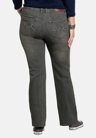 SHEEGO Bootcut Jeans i grå