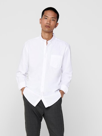 Coupe slim Chemise 'Alvaro' Only & Sons en blanc : devant