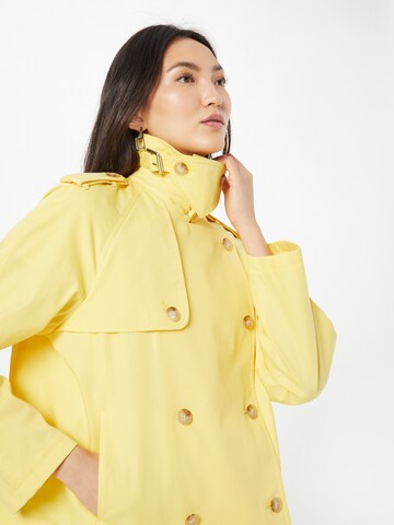 Geacă de primăvară-toamnă de la Polo Ralph Lauren pe galben