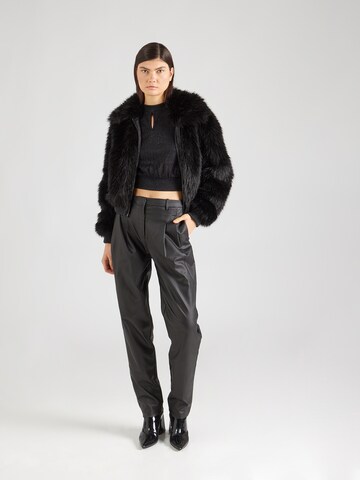 Top 'Vicky' di ABOUT YOU in nero