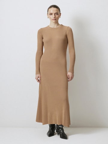 Touche Prive Knit dress in Beige: front