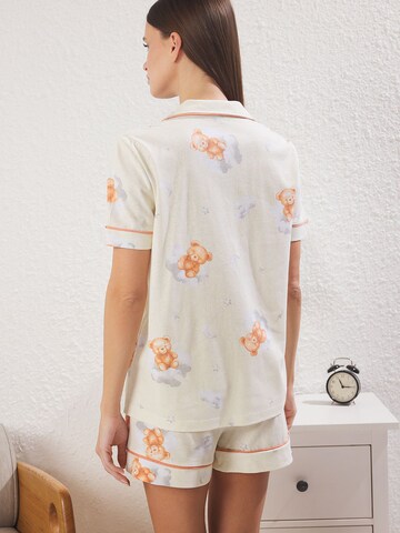 Trendyol Shorty in Beige