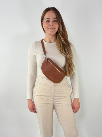 lePelou Fanny Pack 'TONI medium' in Brown: front
