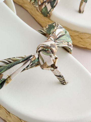 Next Zehentrenner in Weiß