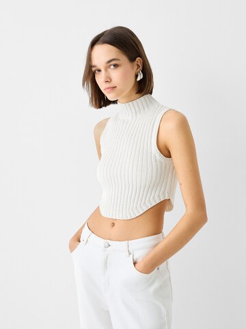 Bershka Sweater in White: front