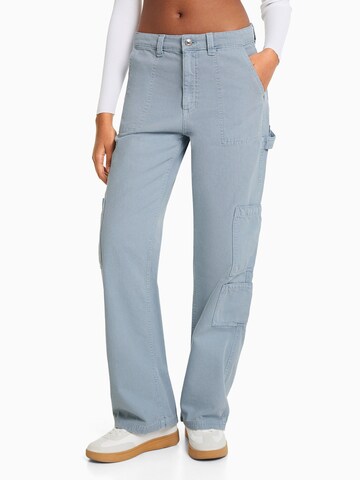 Loosefit Pantalon cargo Bershka en bleu : devant