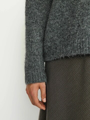 Soft Rebels Neulepaita 'SRCamilla' värissä harmaa